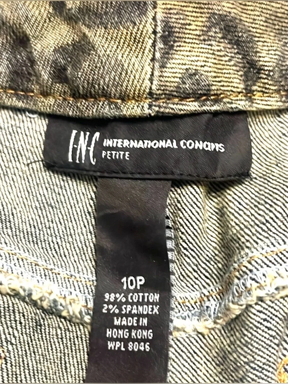 INC Capri Jeans Animal Print Cuffs Med Distressed Mid rise  Med Wash Sz 10P